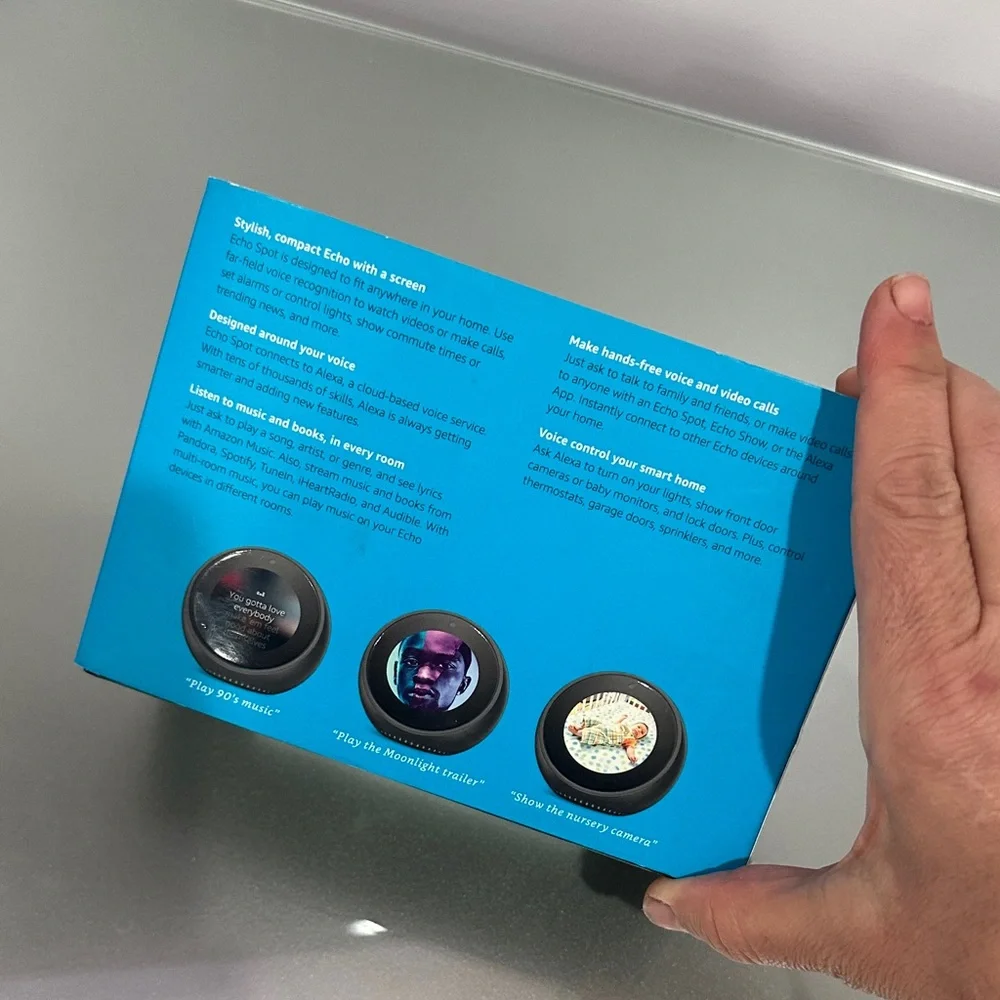 Amazon Echo Spot stylish , compact ECHO with a screen - Picture 4 of 7